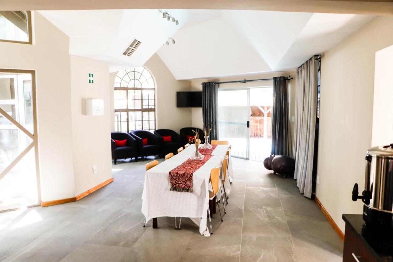 Aps Guesthouse Windhoek Bagian luar foto
