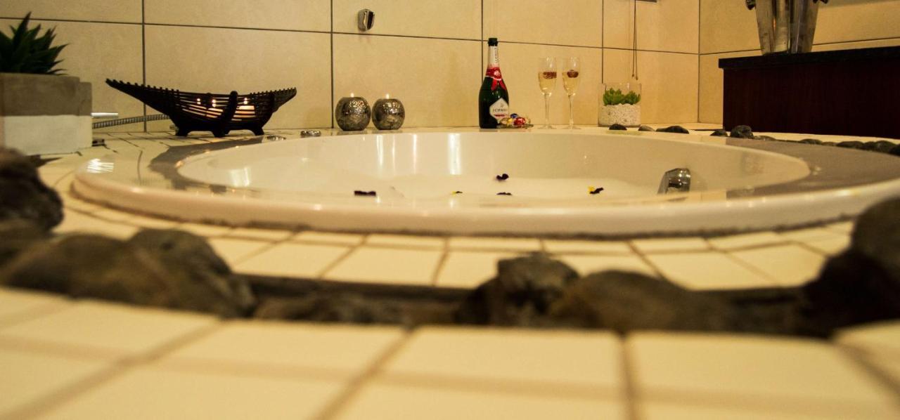 Aps Guesthouse Windhoek Bagian luar foto