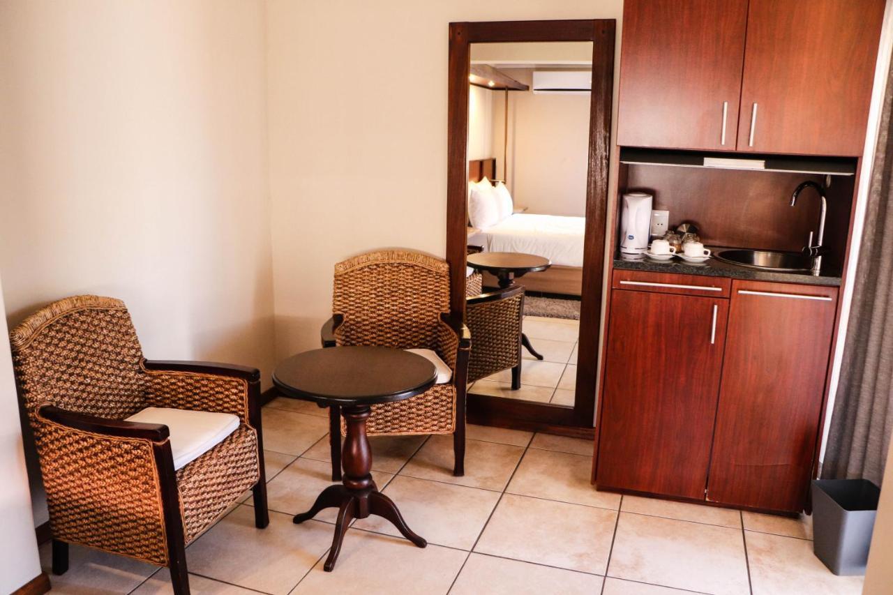 Aps Guesthouse Windhoek Bagian luar foto