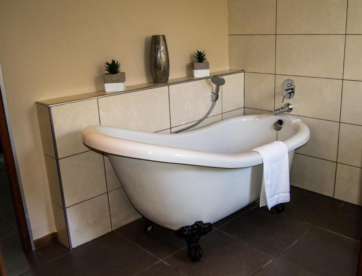 Aps Guesthouse Windhoek Bagian luar foto