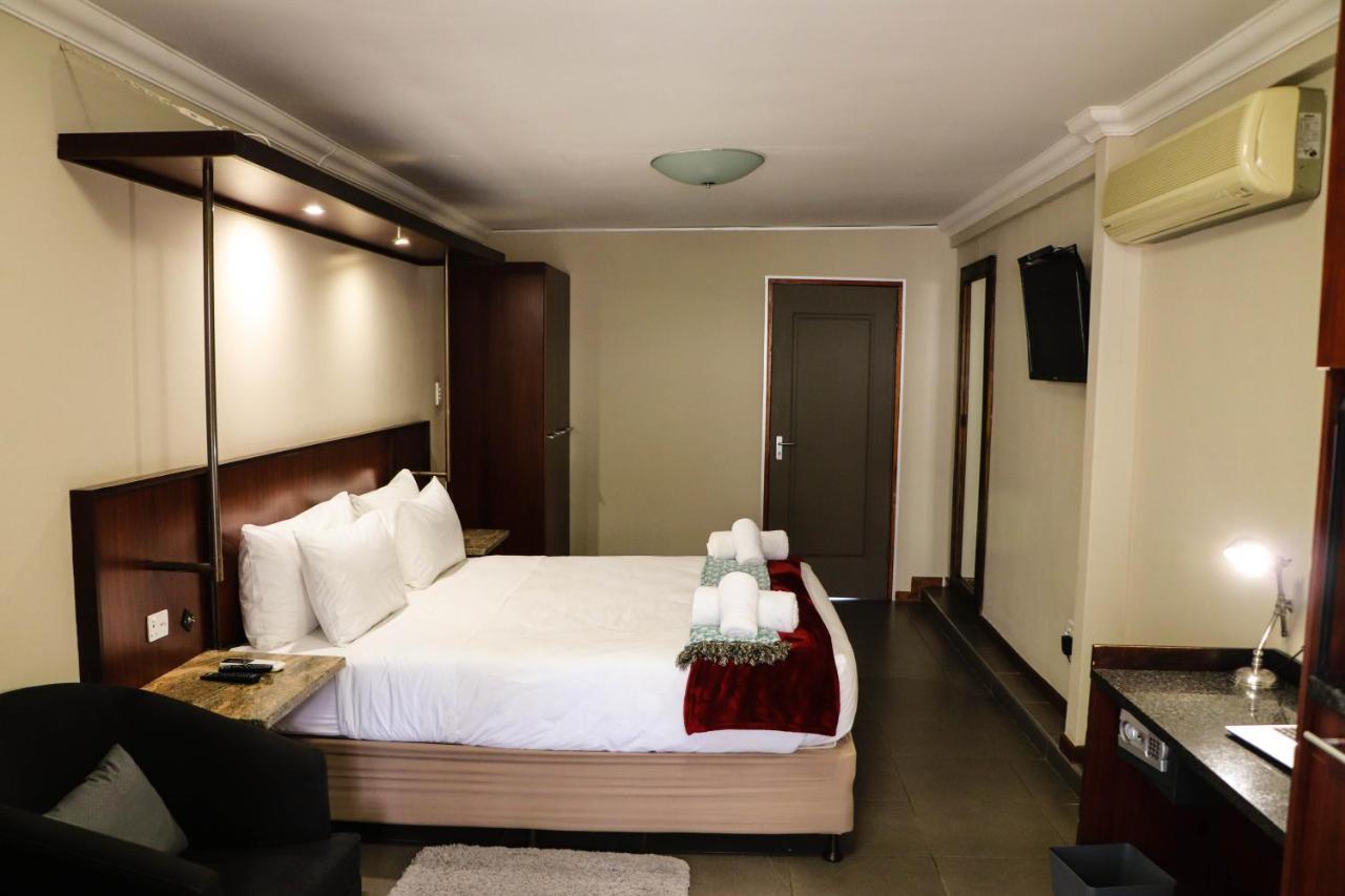 Aps Guesthouse Windhoek Bagian luar foto